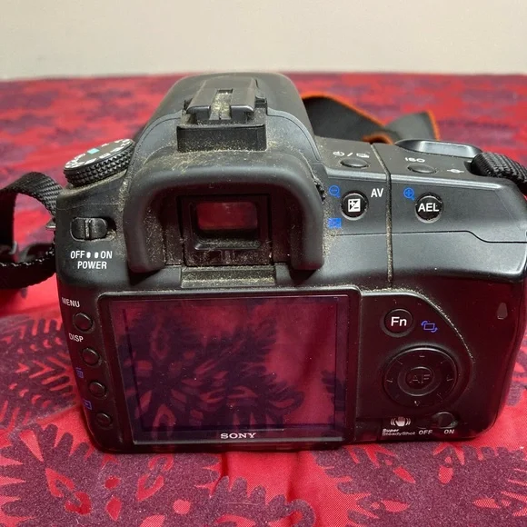 Sony Alpha DSLR-A200 10.2MP with 18-70mm Zoom Lens Bundle